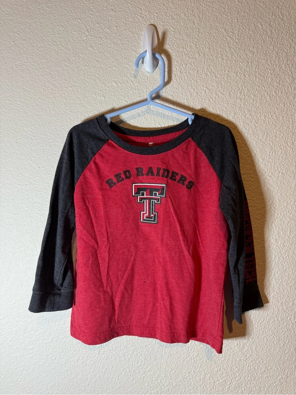 Colosseum Red and Black Red Raiders Raglan Long Sleeve Tee